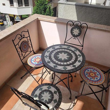 Red Velvet Apartment Варна Екстериор снимка